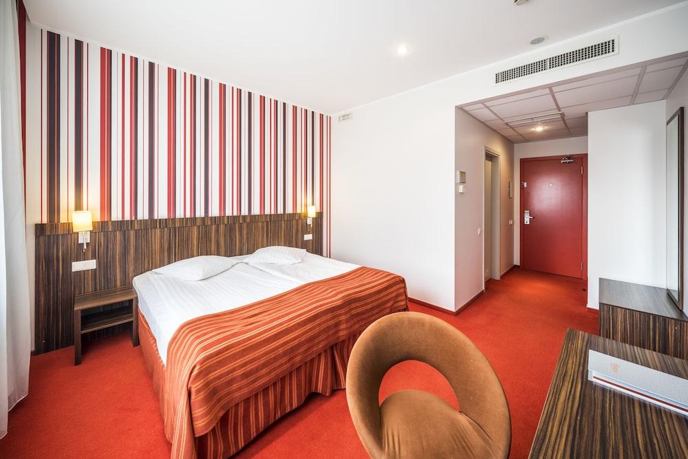 ריגה Rija Vef Hotel With Free Parking מראה חיצוני תמונה